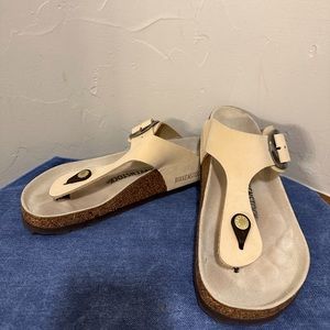 Birkenstock Gizeh Tortoise Big Buckle Slide Sandal in Almond
